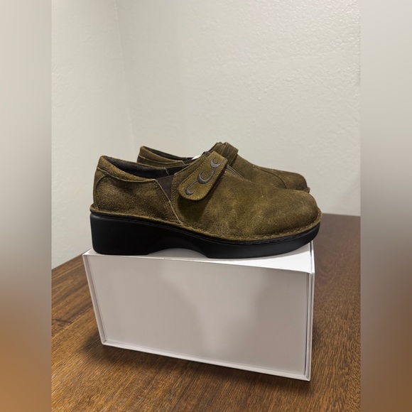 NAOT NEW Women's 9 EU 40 Olive Green Brown Suede Slip-On Mary Jane Clog Shoes - Picture 5 of 10